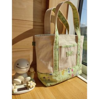 handmadeボタニカル　野に咲く草花　小ぶりなバッグ　お弁当入れにも(バッグ)