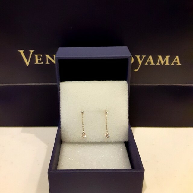 Vendome Aoyama(ヴァンドームアオヤマ)の【みゅうまま様専用】ヴァンドーム青山 　ベーシックホワイトトパーズピアス レディースのアクセサリー(ピアス)の商品写真