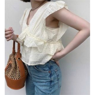 マウジー(moussy)のmoussy  V／N LACE FRILL TOP(シャツ/ブラウス(半袖/袖なし))