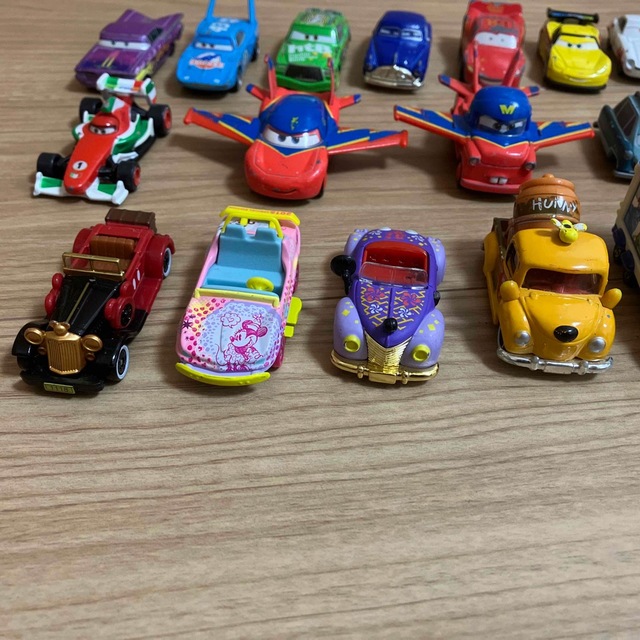 Disney(ディズニー)のトミカ　ディズニーまとめ売り　23台🚗 エンタメ/ホビーのおもちゃ/ぬいぐるみ(ミニカー)の商品写真