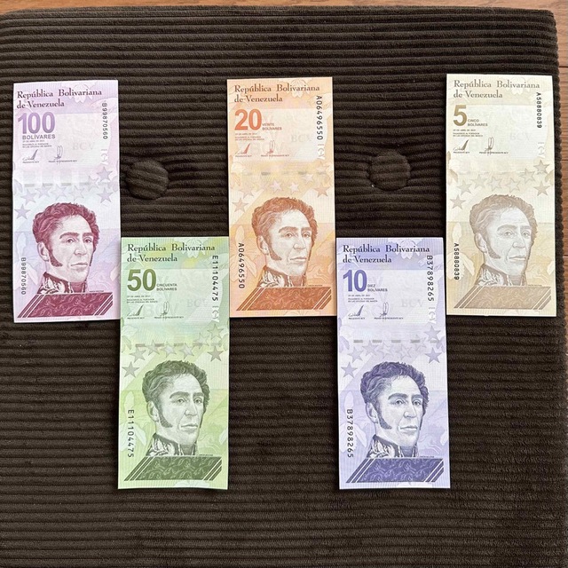 ベネズエラ　紙幣　ボリバル・デジタル　ピン札　未使用　ハイパーインフレ　外国