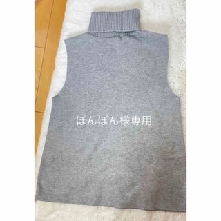 ザラ(ZARA)の【新品未使用】ZARAタートルネックノースリーブニット(ニット/セーター)