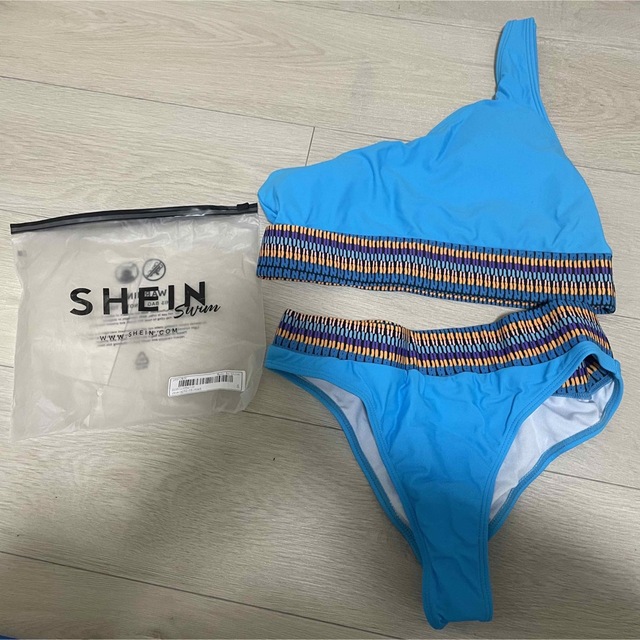 H&M(エイチアンドエム)のSHEIN ビキニ 水着 水色 ワンショル ブルー ライトブルー 新品未使用 レディースの水着/浴衣(水着)の商品写真