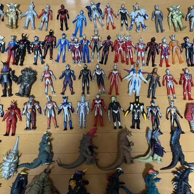 ウルトラマン怪獣ソフビ200体程 エンタメ/ホビーのおもちゃ/ぬいぐるみ(キャラクターグッズ)の商品写真