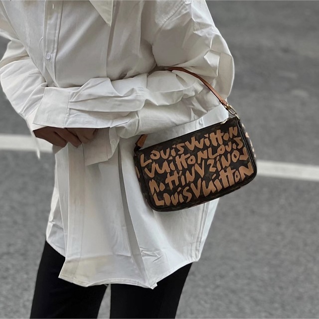 LOUIS VUITTON(ルイヴィトン)のルイヴィトン♡ ポシェットアクセソワール モノグラムグラフィティ ハンドバッグ レディースのバッグ(ハンドバッグ)の商品写真