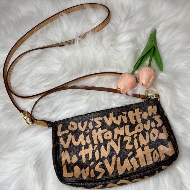 LOUIS VUITTON(ルイヴィトン)のルイヴィトン♡ ポシェットアクセソワール モノグラムグラフィティ ハンドバッグ レディースのバッグ(ハンドバッグ)の商品写真