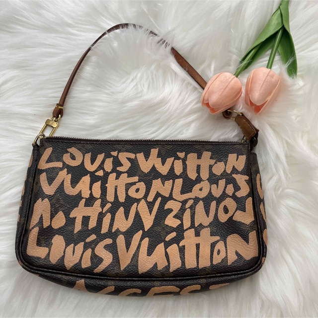 LOUIS VUITTON(ルイヴィトン)のルイヴィトン♡ ポシェットアクセソワール モノグラムグラフィティ ハンドバッグ レディースのバッグ(ハンドバッグ)の商品写真