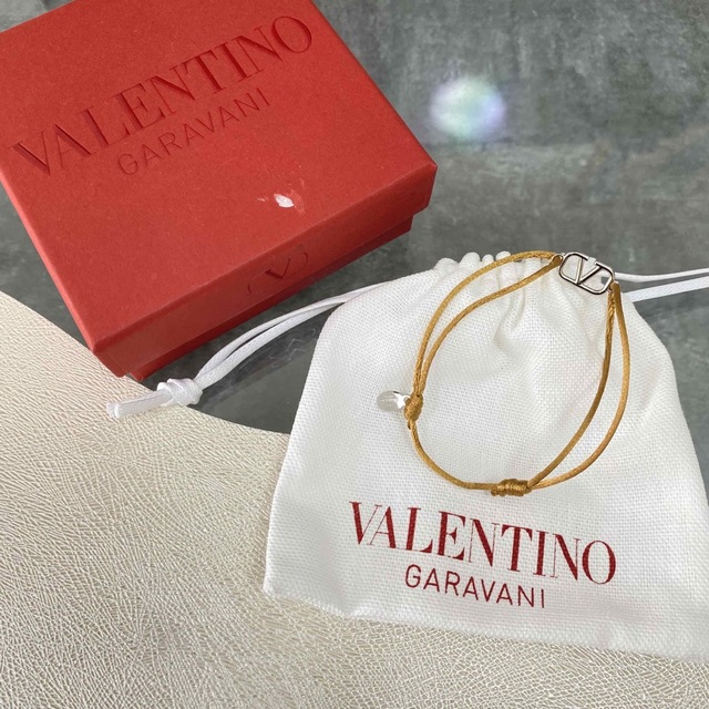 残り１【新品】VALENTINO ヴァレンティノ Vロゴ ブレスレット ゴールド