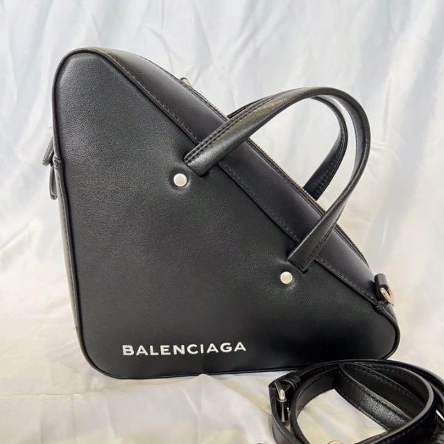 Balenciaga -   『極美品』バレンシアガ ショルダーバッグ トライアングルダッフル2way