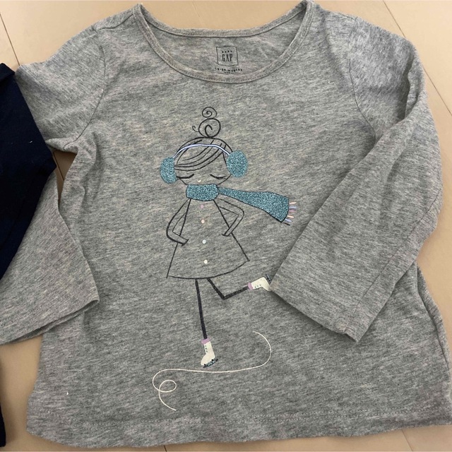 babyGAP(ベビーギャップ)のベビーギャップ　長袖Ｔシャツ　2枚 キッズ/ベビー/マタニティのキッズ服女の子用(90cm~)(Tシャツ/カットソー)の商品写真