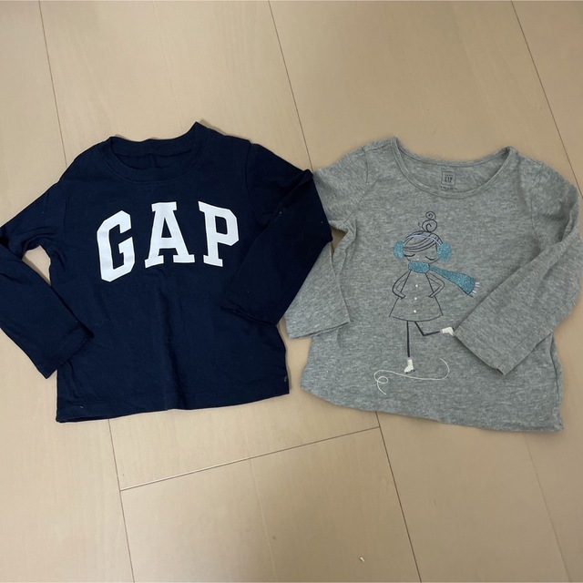 babyGAP(ベビーギャップ)のベビーギャップ　長袖Ｔシャツ　2枚 キッズ/ベビー/マタニティのキッズ服女の子用(90cm~)(Tシャツ/カットソー)の商品写真