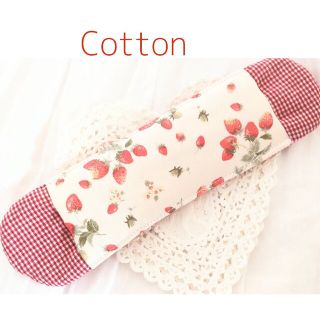 水筒肩ひもカバー　女の子♡　『いちご×レッドチェック』　Cotton(外出用品)