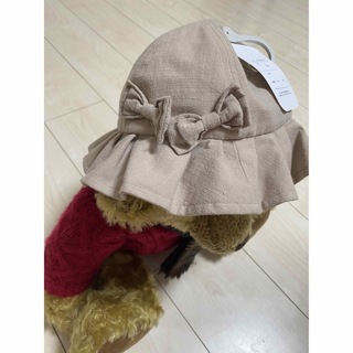 フタフタ(futafuta)の新品未使用タグ付きリボン付きチューリップ帽mamarakuママラク ベージュ52(帽子)