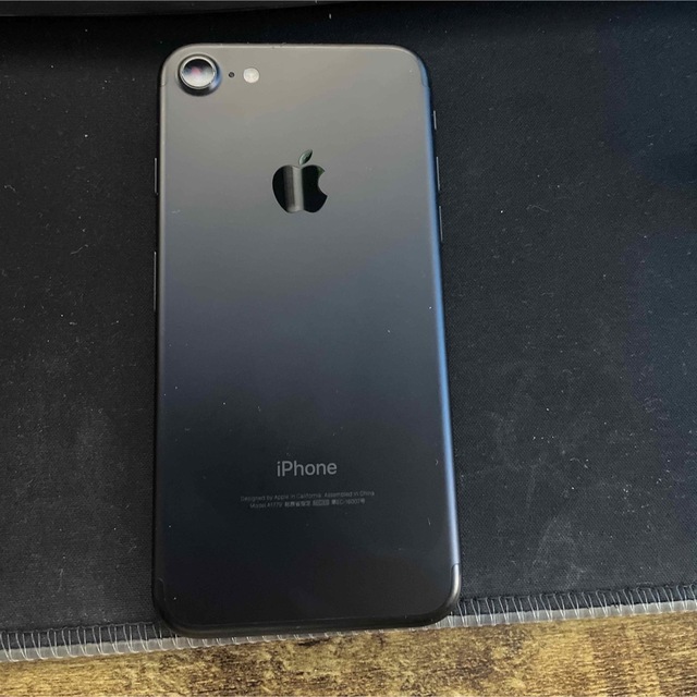 iPhone(アイフォーン)のiPhone 7 Black 32 GB SIMフリー スマホ/家電/カメラのスマートフォン/携帯電話(スマートフォン本体)の商品写真