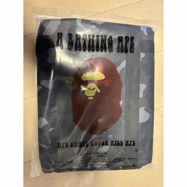 A BATHING APE(アベイシングエイプ)のBAPE◆A BATHING APE／◆ブラックダッフルバッグ◆付録品ノベルティ メンズのバッグ(ドラムバッグ)の商品写真