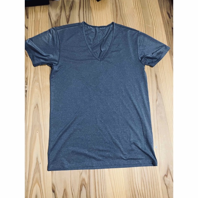 UNIQLO(ユニクロ)のUNIQLO エアリズム Vネック　Mサイズ メンズのトップス(Tシャツ/カットソー(半袖/袖なし))の商品写真
