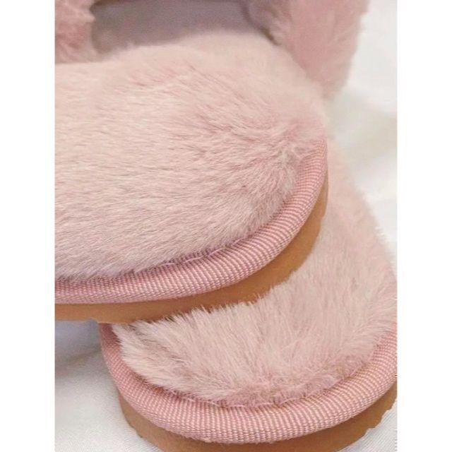 かわいい♡チャーム付 ファーサンダル ミュール フェイクファー 靴 暖か ピンク レディースの靴/シューズ(スリッポン/モカシン)の商品写真