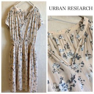 アーバンリサーチ(URBAN RESEARCH)のURBAN RESEARCH 半袖 ピンク 花柄ワンピース(ひざ丈ワンピース)