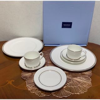 ウェッジウッド(WEDGWOOD)のウェッジウッド　ヴェラウォン　ヴェラフラート　プラチナ8点セット　未使用箱付き(食器)