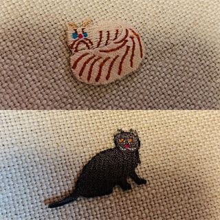 ウンナナクール(une nana cool)の専用おまとめ　2点セット　刺繍　アップリケ　猫　ウンナナクール　ワッペン(キャラクターグッズ)