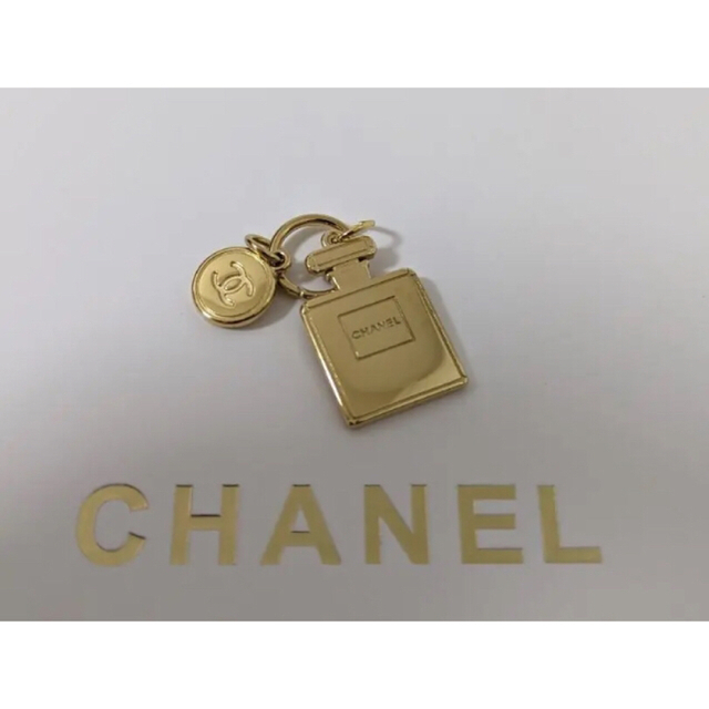 最大85%OFFクーポン 新品未使用 CHANEL シャネル ホリデー チャーム 2個セット