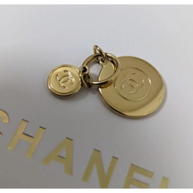 最大85%OFFクーポン 新品未使用 CHANEL シャネル ホリデー チャーム 2個セット