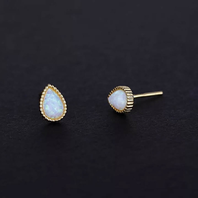 【匿名配送】天然オパールピアス　オパール　ピアス　s925 18k  gp 高級 レディースのアクセサリー(ピアス)の商品写真