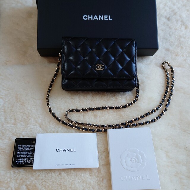 CHANEL　シャネル　チェーンミニウォレット