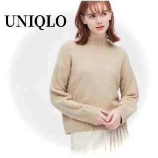 ユニクロ(UNIQLO)のUNIQLOユニクロスフレヤーンモックネックセーター（長袖）ニットMベージュ(ニット/セーター)