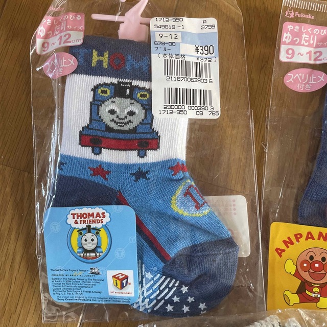 アンパンマン アンパンマン♡トーマス♡新品 靴下セット♡の通販 by むぎ 新品未使用 トーマス ベビー用食器&靴下9-14cm
