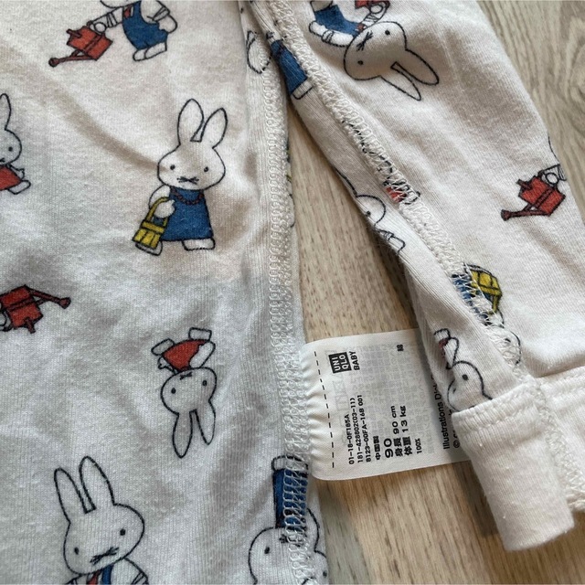 UNIQLO(ユニクロ)の【90サイズ】ミッフィー ロンパース キッズ/ベビー/マタニティのキッズ服男の子用(90cm~)(下着)の商品写真