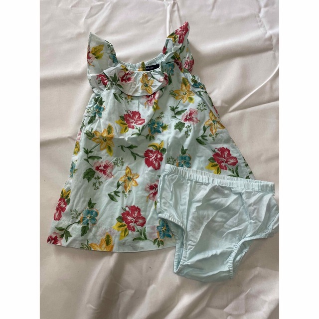 babyGAP(ベビーギャップ)のベビーギャップ　花柄ワンピ キッズ/ベビー/マタニティのベビー服(~85cm)(ワンピース)の商品写真