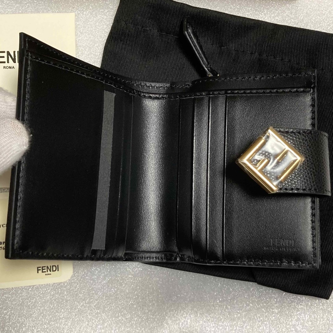 新品未使用 FENDI  FFダイヤモンド レザー 二つ折り財布