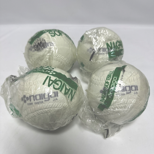 NAIGAI(ナイガイ)のソフトボール　ボール3号　4個　NAIGAI スポーツ/アウトドアの野球(ボール)の商品写真