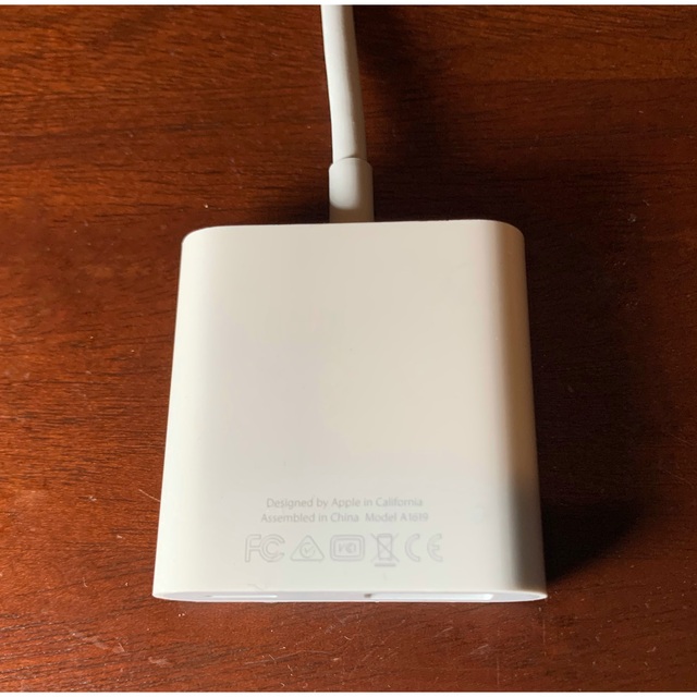 Apple(アップル)のApple Lightning - USB 3カメラアダプタ スマホ/家電/カメラのスマホアクセサリー(その他)の商品写真