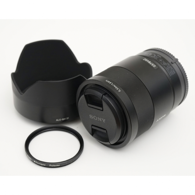 SONY(ソニー)の SONY Sonnar FE 55mm F1.8 ZA SEL55F18Z スマホ/家電/カメラのカメラ(レンズ(単焦点))の商品写真