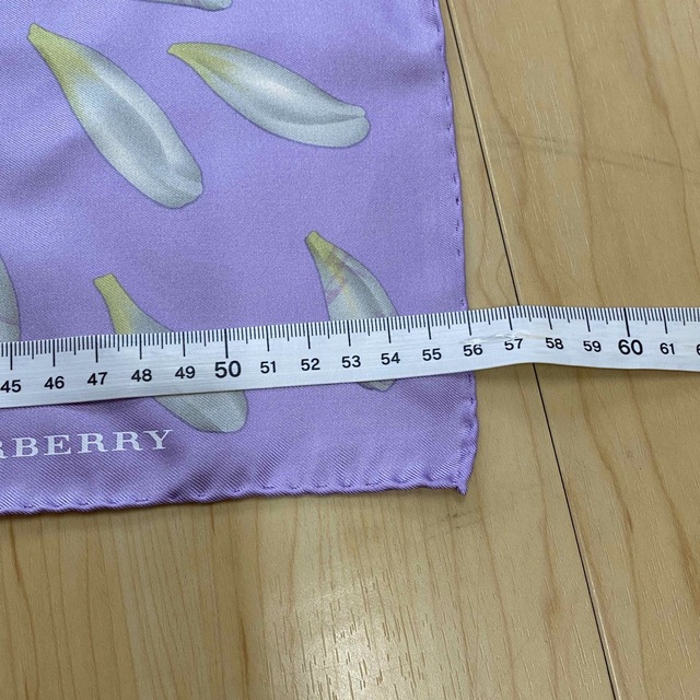 BURBERRY(バーバリー)のタグ付き　バーバリー スカーフ　マーガレット　パープル　no.48 レディースのファッション小物(バンダナ/スカーフ)の商品写真