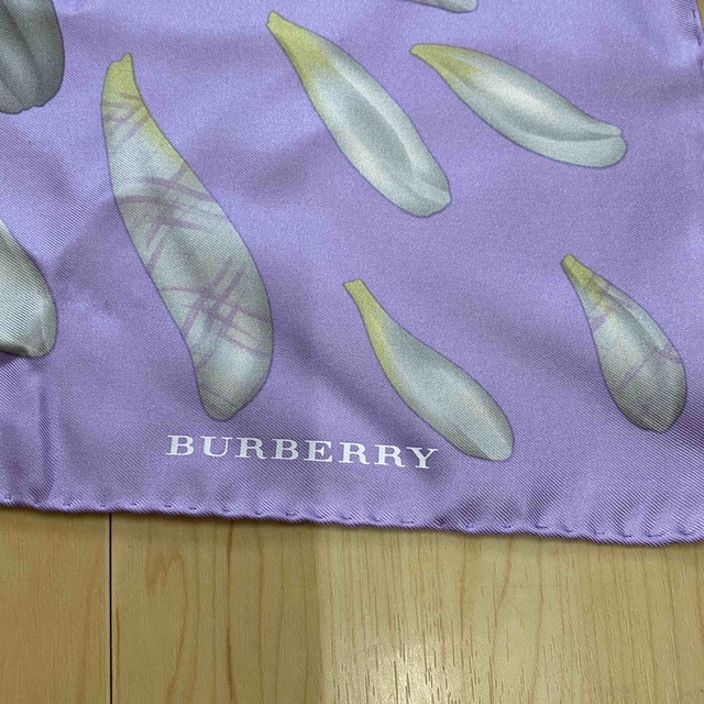 BURBERRY(バーバリー)のタグ付き　バーバリー スカーフ　マーガレット　パープル　no.48 レディースのファッション小物(バンダナ/スカーフ)の商品写真