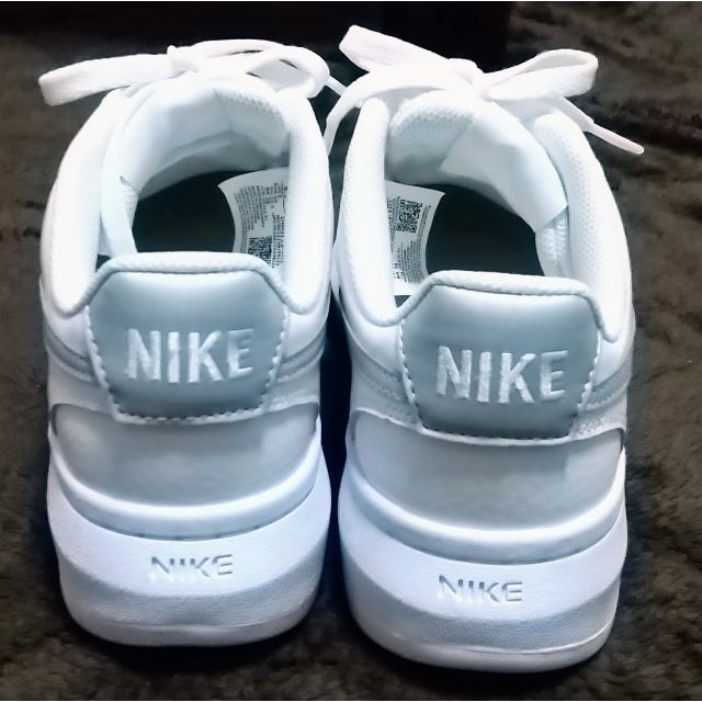 NIKE(ナイキ)のNIKEコートビジョンアルタ レディースの靴/シューズ(スニーカー)の商品写真