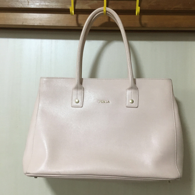 Furla(フルラ)のFURLA フルラ　ピンクの大きめトートバッグ レディースのバッグ(トートバッグ)の商品写真