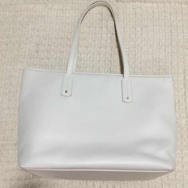 FURLA  フルラ　白のトートバッグ 2