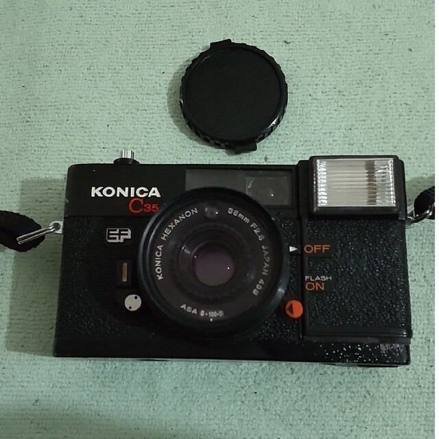 コニカ　C 35 EF。フイルム式コンパクトカメラ。【美品、ミノルタとの合併前】