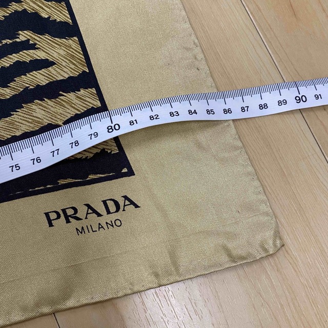 PRADA(プラダ)のPRADA　プラダ　スカーフ　ゼブラ柄　ブラウン系　no.50 レディースのファッション小物(バンダナ/スカーフ)の商品写真