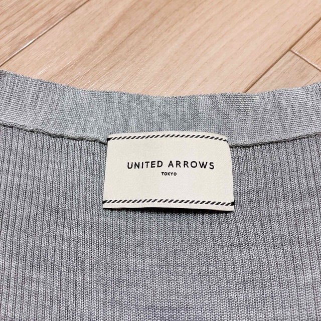 UNITED ARROWS(ユナイテッドアローズ)の専用◾️UNITED ARROWS◾️シルク リブ Vネック カーディガン レディースのトップス(カーディガン)の商品写真