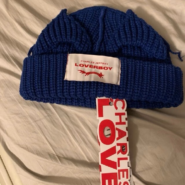 新品Charles Jeffrey LOVERBOY ニット帽 ブルー 大切な 10430円