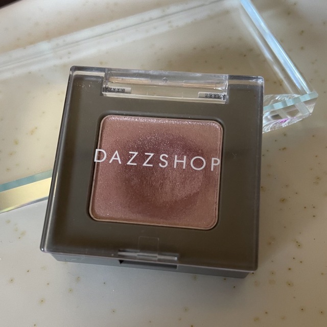 DAZZSHOP(ダズショップ)のアリュードシングルアイシャドウ12 ダズショップ　DAZZSHOP コスメ/美容のベースメイク/化粧品(アイシャドウ)の商品写真