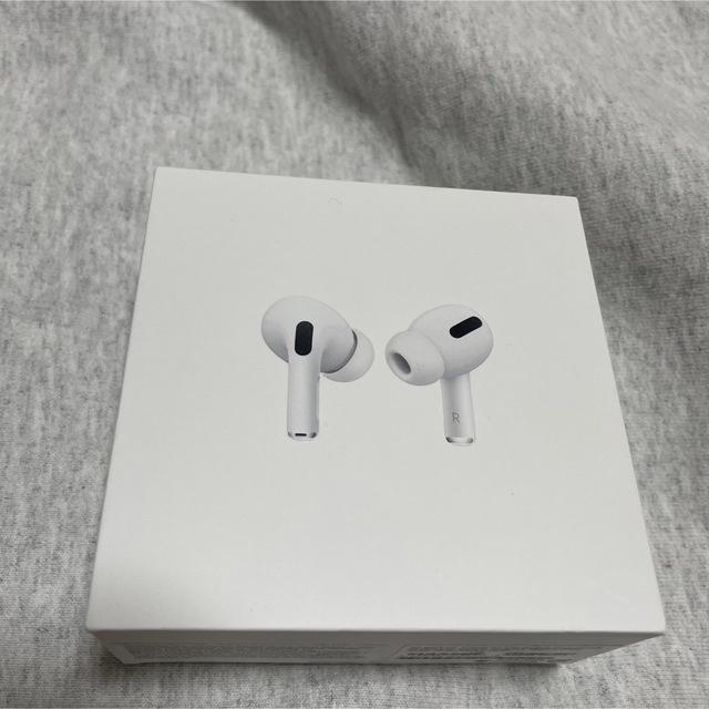 Apple(アップル)のアップル AirPods Pro MLWK3J/A スマホ/家電/カメラのオーディオ機器(ヘッドフォン/イヤフォン)の商品写真