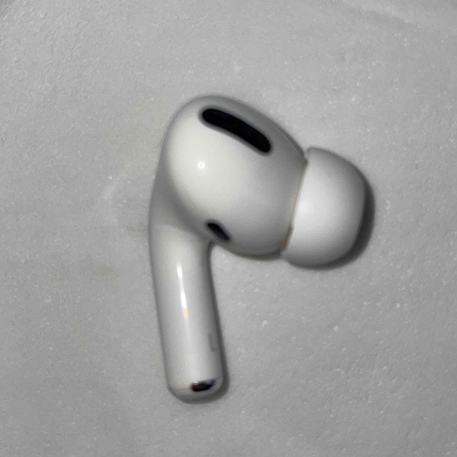 AirPods Pro（左）