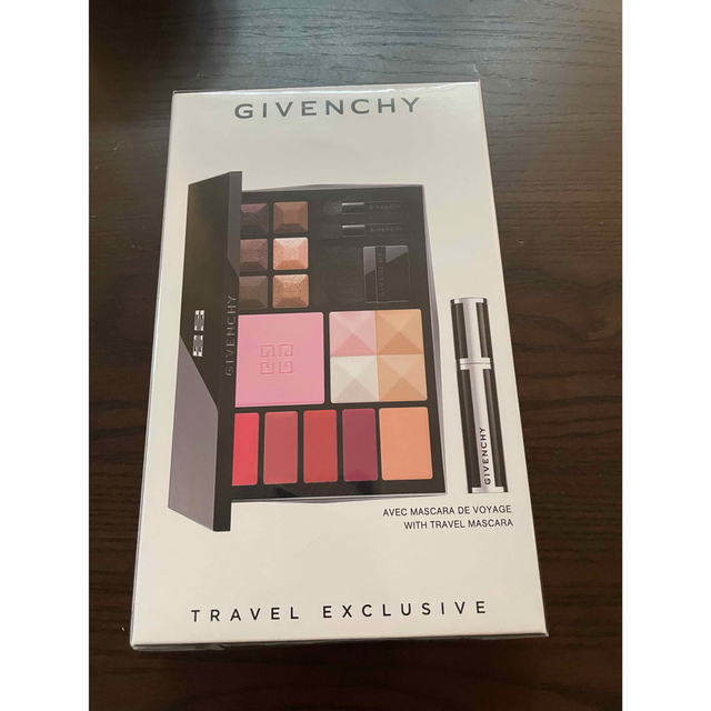 GIVENCHY(ジバンシィ)のクリスマスジバンシーメイクアップエッセンシャルパレット限定品GIVENCHY コスメ/美容のキット/セット(コフレ/メイクアップセット)の商品写真