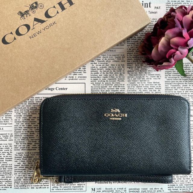 COACH コーチ　ストラップ付き　長財布　ブラック　黒色